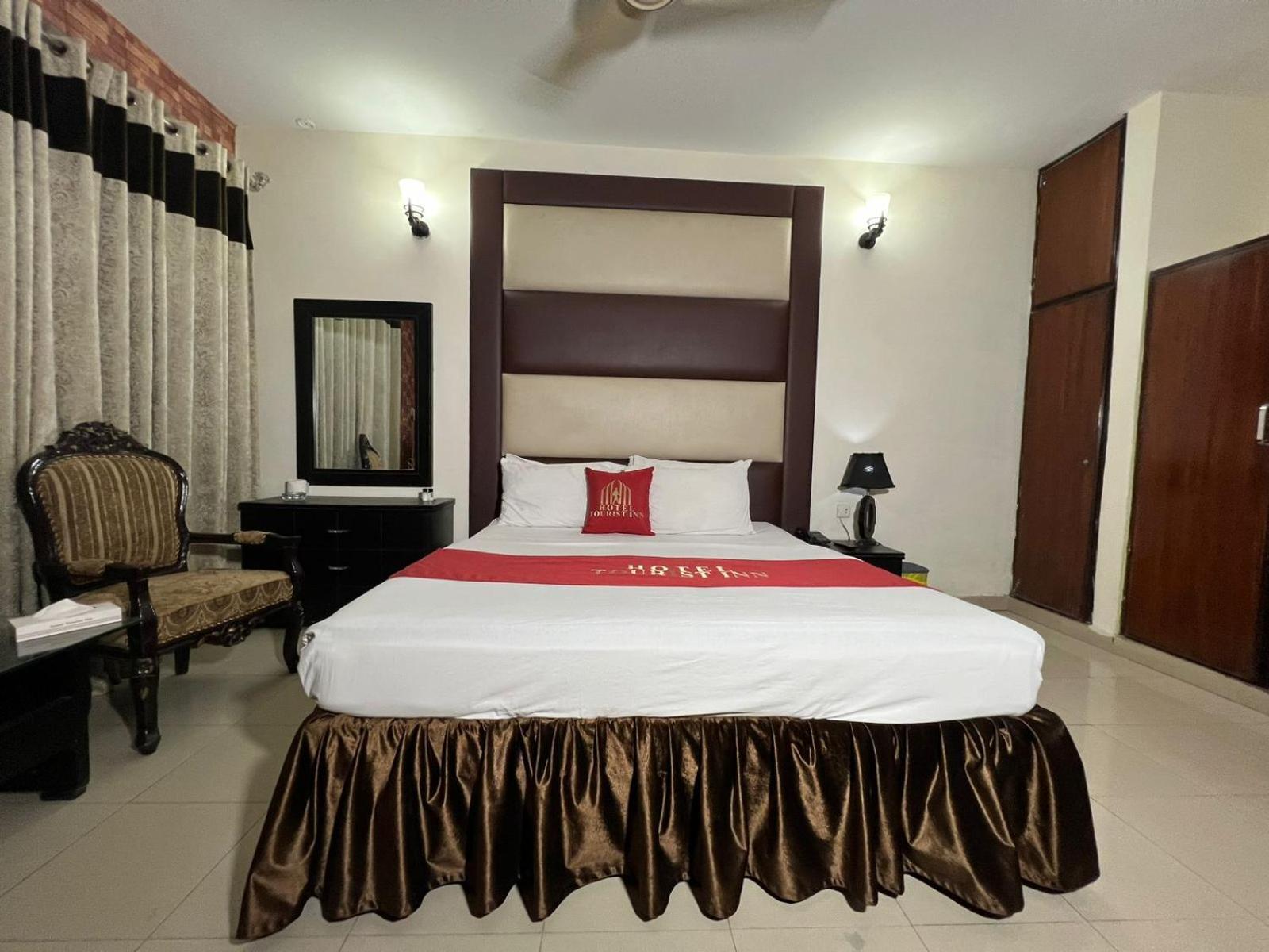 Hotel Tourist Inn Lahore Exteriér fotografie